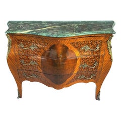 Commode francese Luigi XV in mogano con piano in marmo Cassapanca Bombay con supporti in ormolu