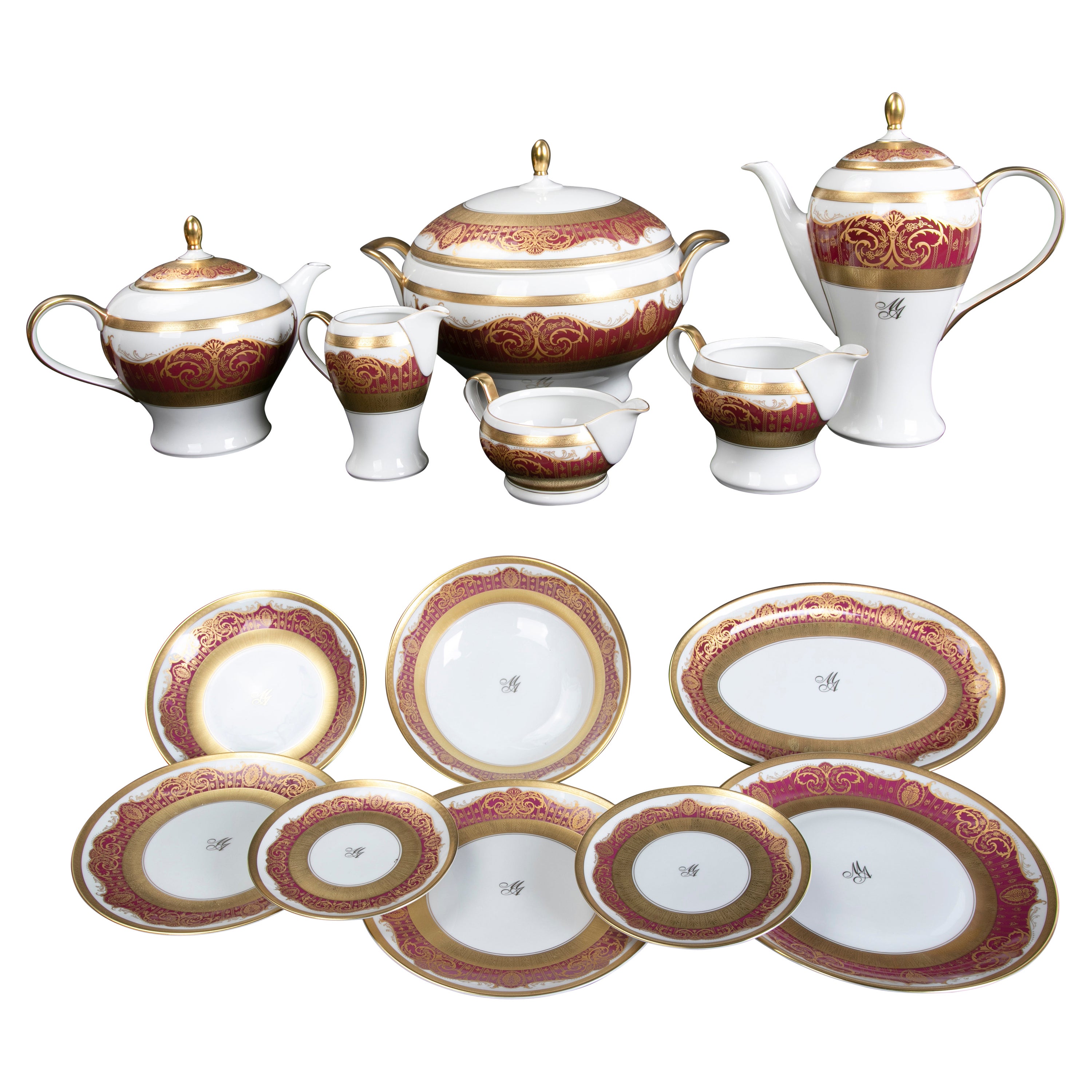 Complete Karlovarsky Porcelain Tableware '229 Pieces' Decorated with Gold For Sale