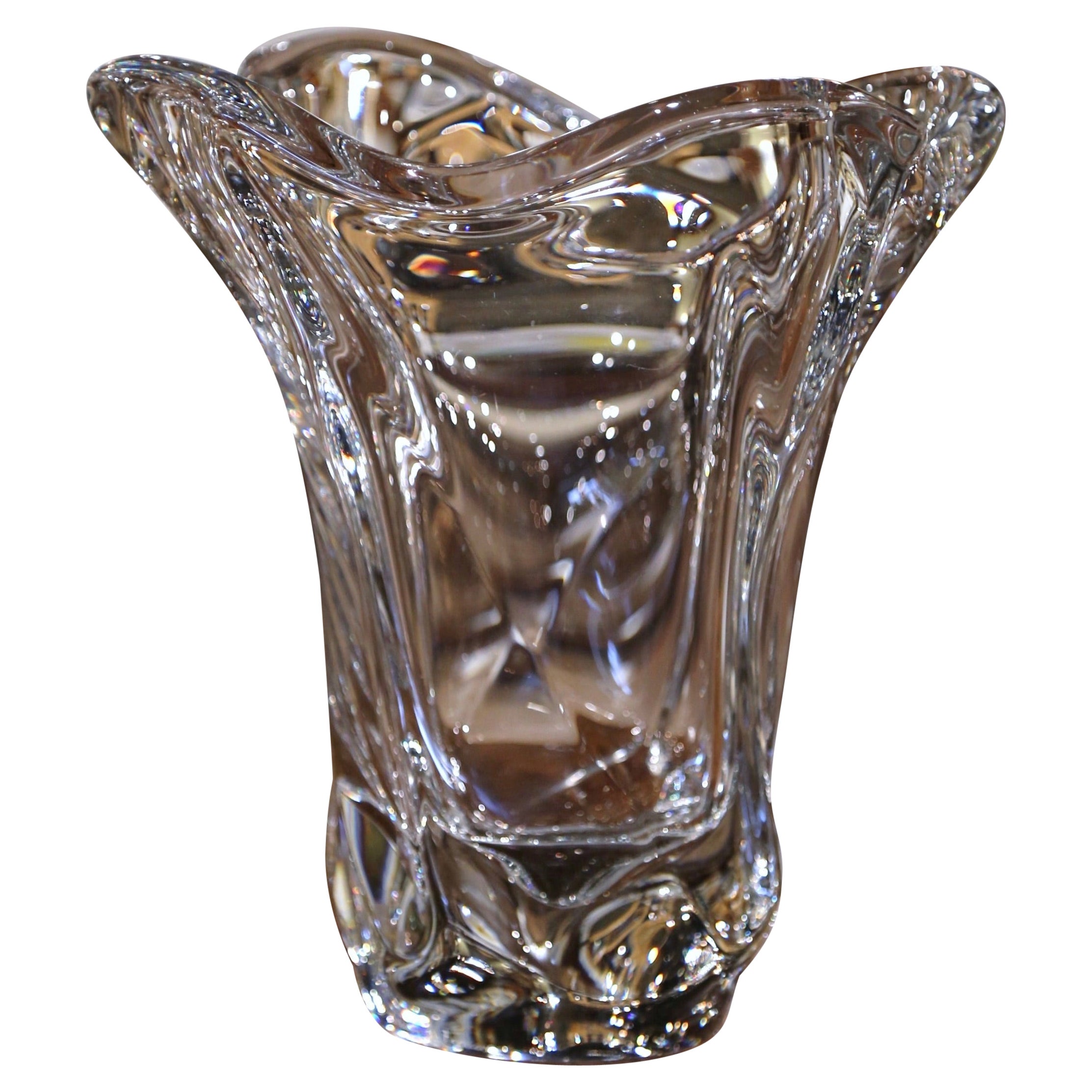 Vase en cristal transparent soufflé français du milieu du siècle dernier