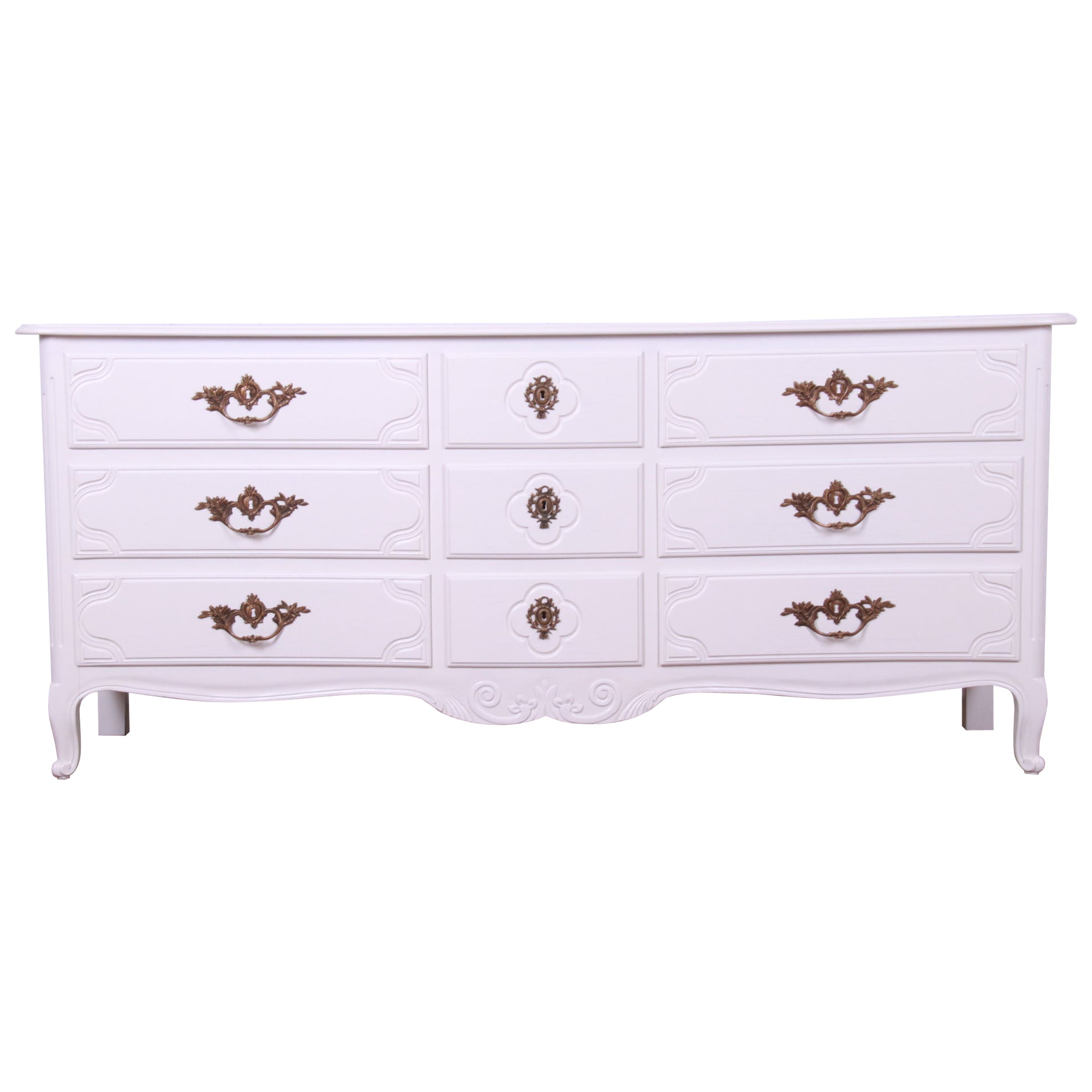 Baker Furniture French Provincial Louis XV White Lacquered Dresser, Refinished For Sale