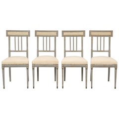 Ensemble de 4 chaises de salle à manger de style gustavien suédois en peinture d'origine, non restaurées