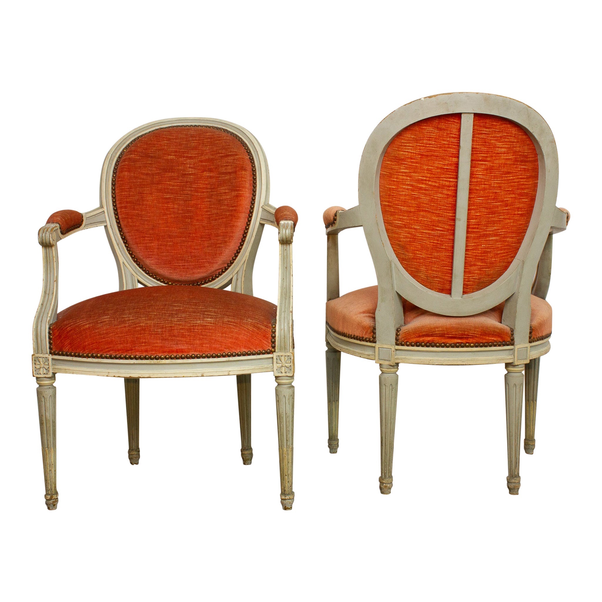 Paire de fauteuils médaillons de style Louis XVI en velours orange circa 1950 