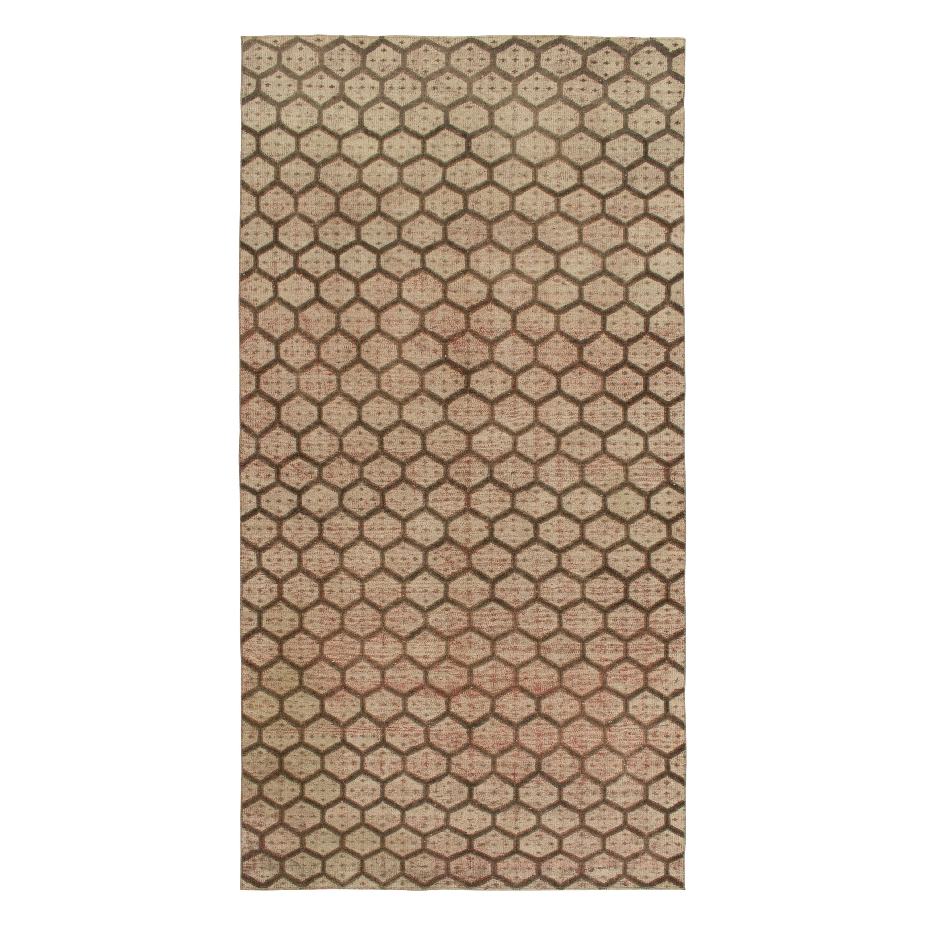 Teppich im Vintage-Stil aus den 1960er Jahren mit geometrischem Muster in Beige und Braun von Teppich & Kelim