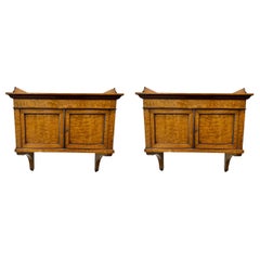 Coppia di armadi pensili in frassino ungherese del 1860 circa