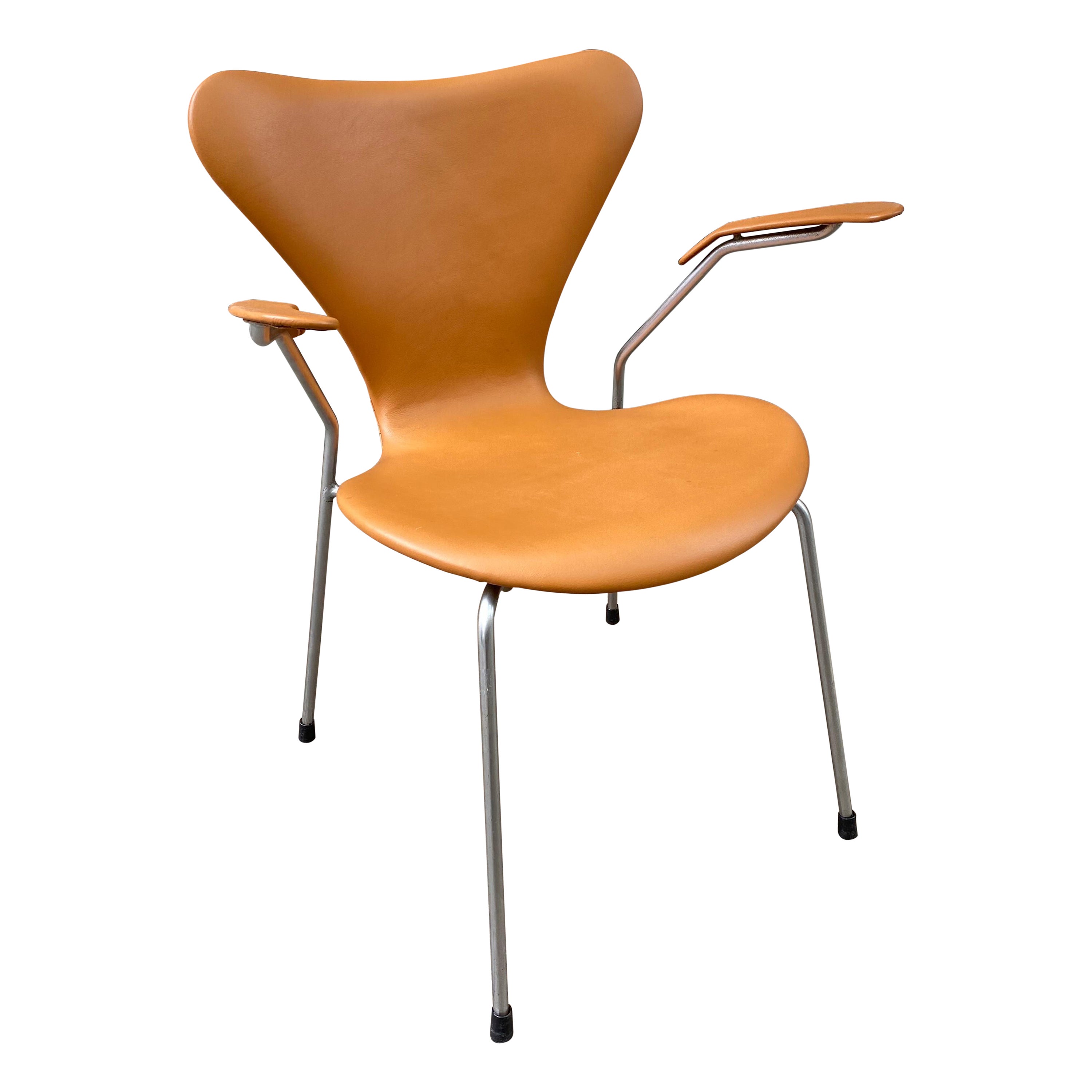 Arne Jacobsen for Fritz Hansen Armchair Model 3207 in Leather For Sale