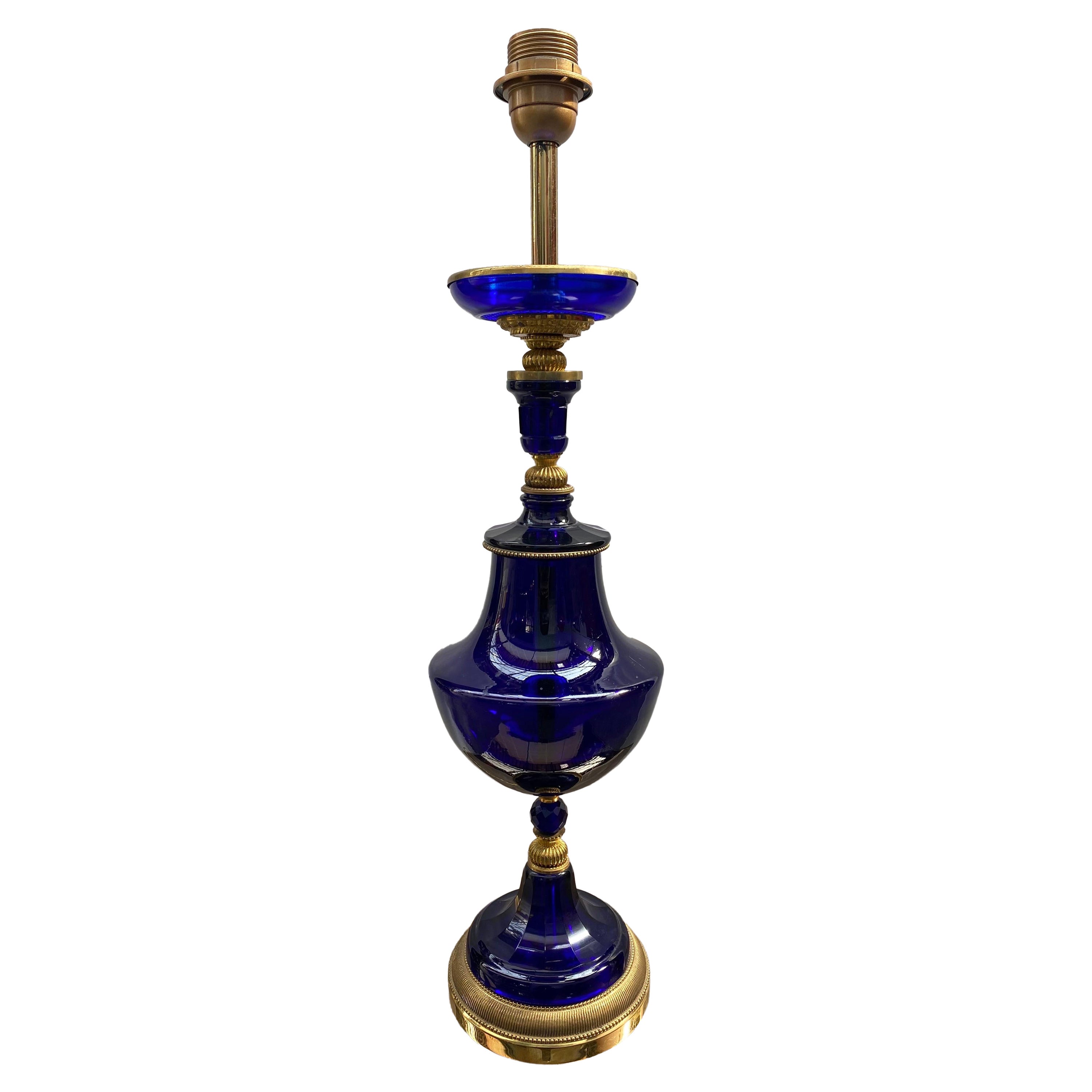 Base de lampe en cristal bleu saphir et bronze doré en vente