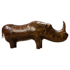 Großer 43 Zoll großer Rhino-Hocker aus Leder von Dimitri Omersa für Abercrombie &amp;amp; Fitch, signiert