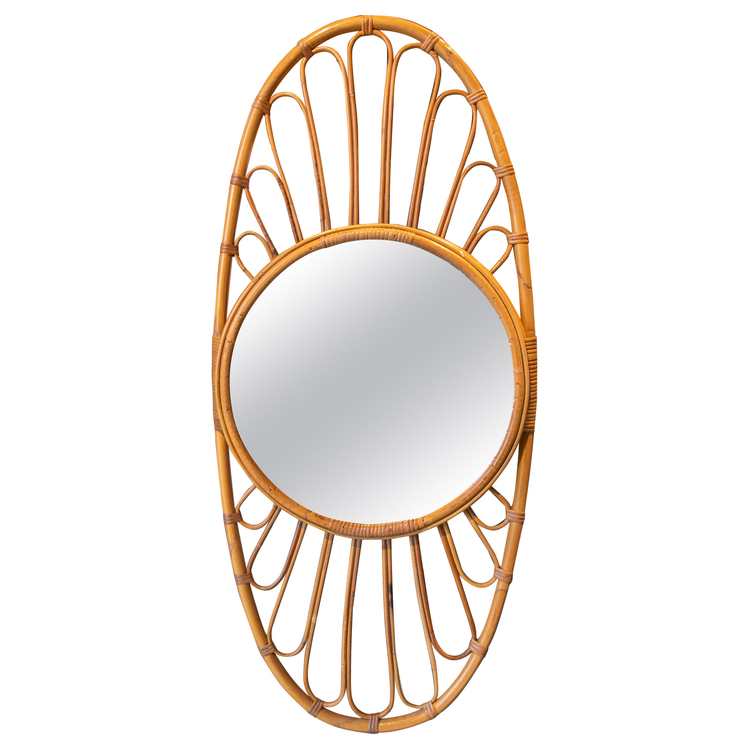 Handgefertigter Bambus-Spiegel in ovaler Form  im Angebot