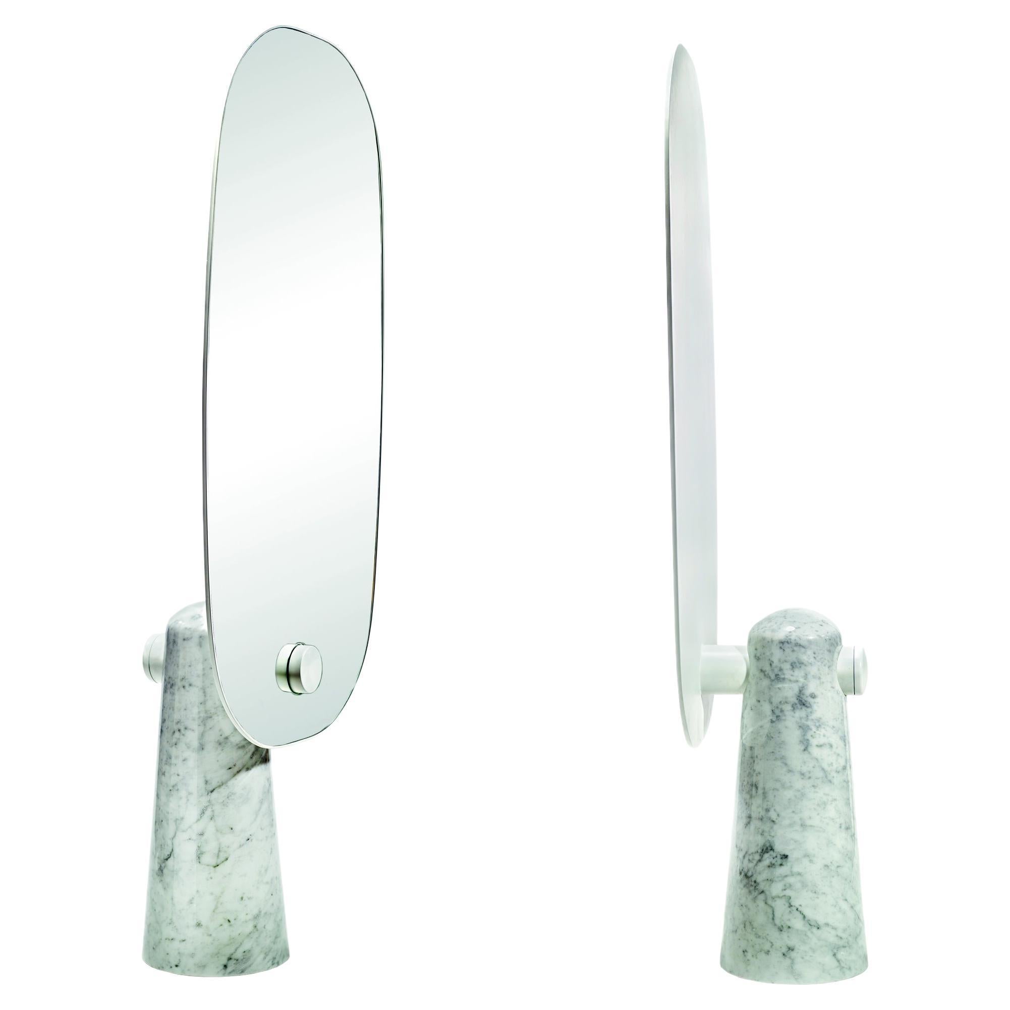 Weißer ikonischer Spiegel in Weiß von Dan Yeffet und Lucie Koldova für La Chance im Angebot