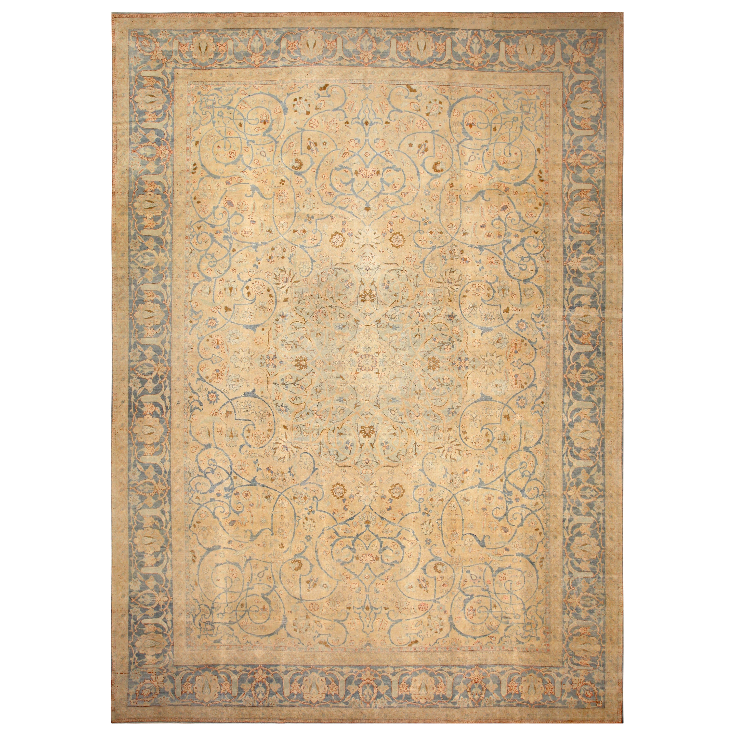 Antique Tabriz Persian Large Rug. Size: 14 ft x 19 ft 6 in For Sale