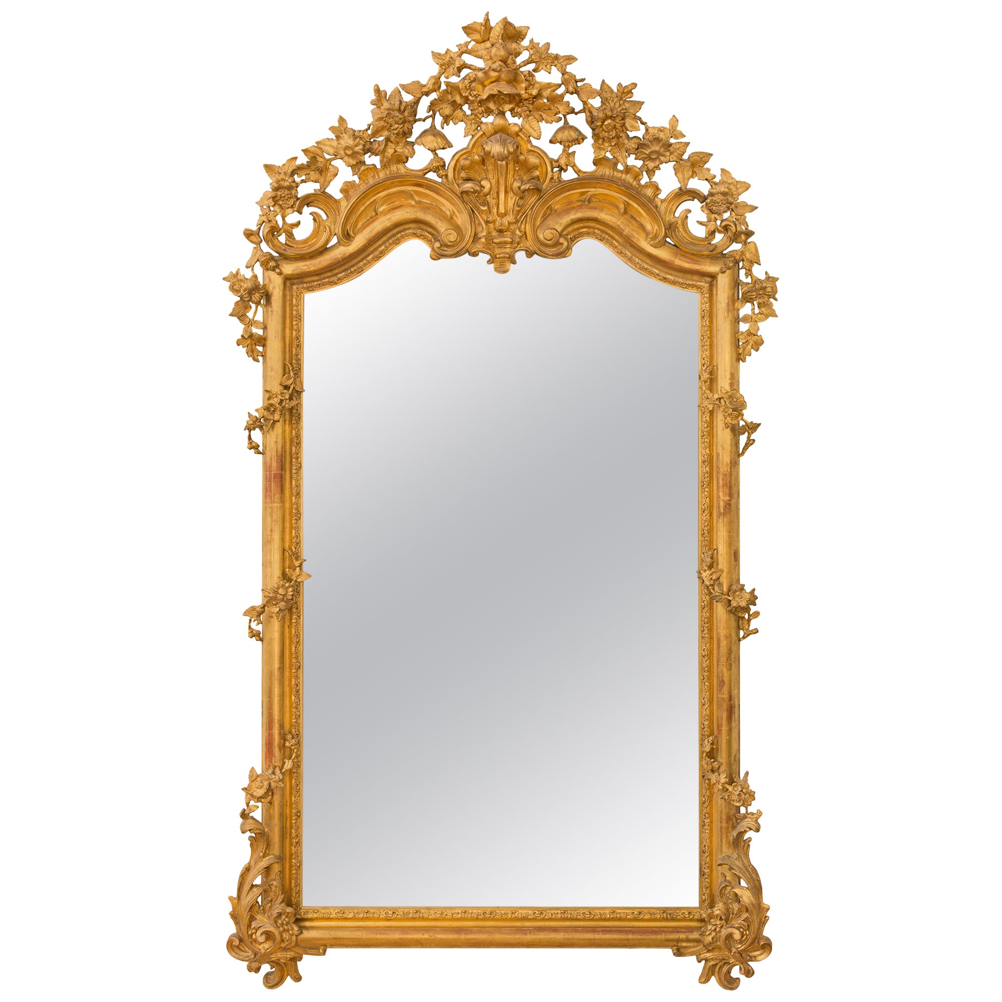 Miroir italien en bois doré à grande échelle du 19ème siècle