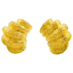 Retro Pair of Modernist 18k Yellow Gold Textured Lobe Earrings