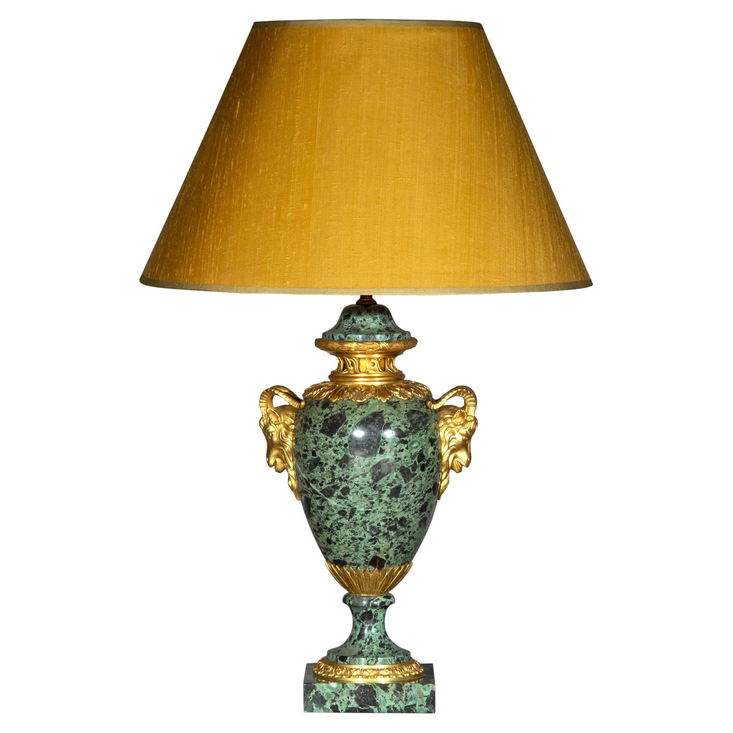Lampada da tavolo in marmo verde e bronzo dorato dei primi del Novecento