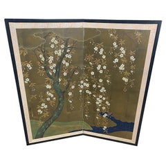 Paravent pliant asiatique japonais à deux panneaux signé Byobu en forme d'arbre à fleurs en fleurs