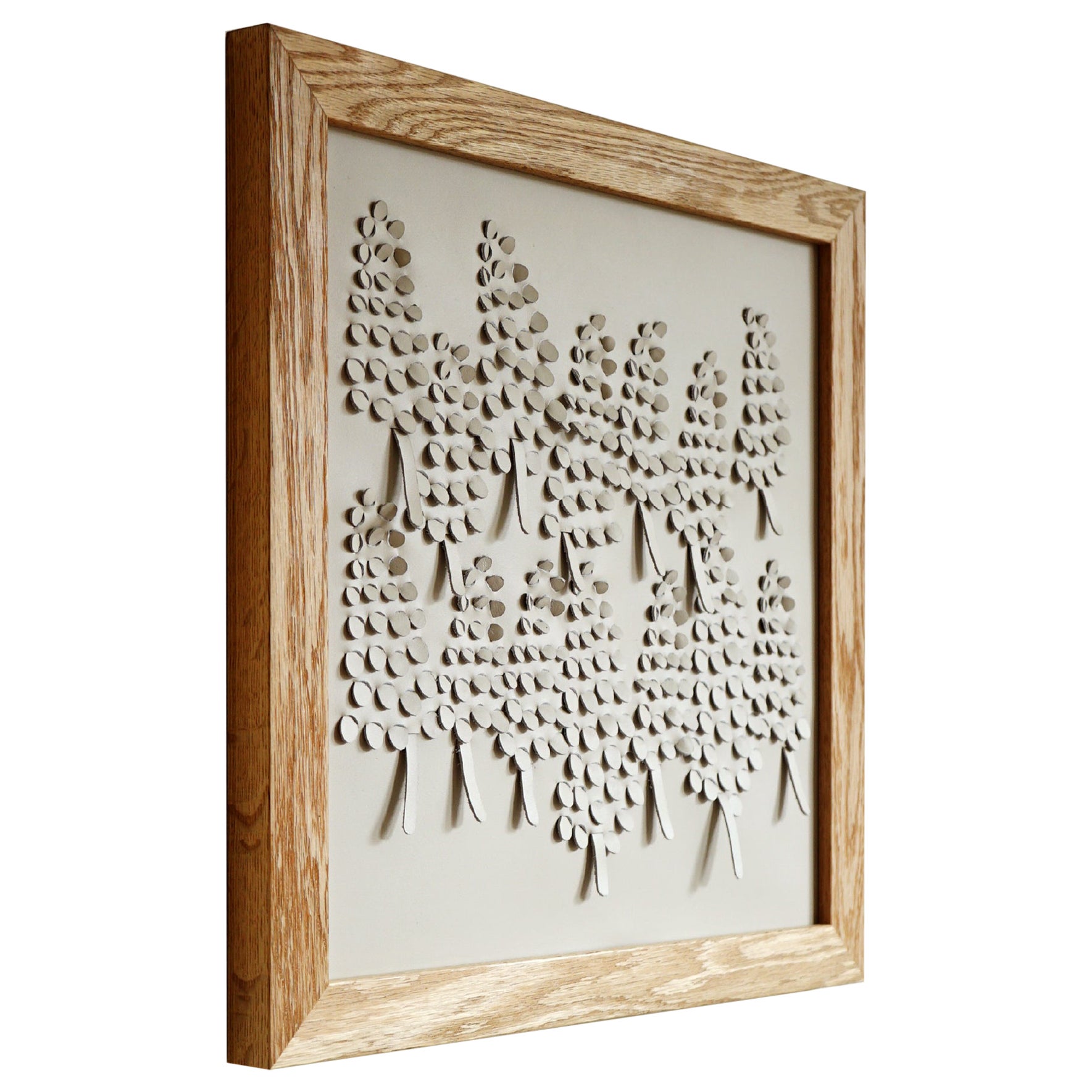 Jacinto de uva:

Una pieza de arte escultórico tridimensional para la pared, diseñada y fabricada con dos capas de cuero crema, entretejidas por Louise Heighes.
Las medidas son 17 x 17 pulgadas o 43 x 43 cm

Esta obra de arte mural se inspira en las