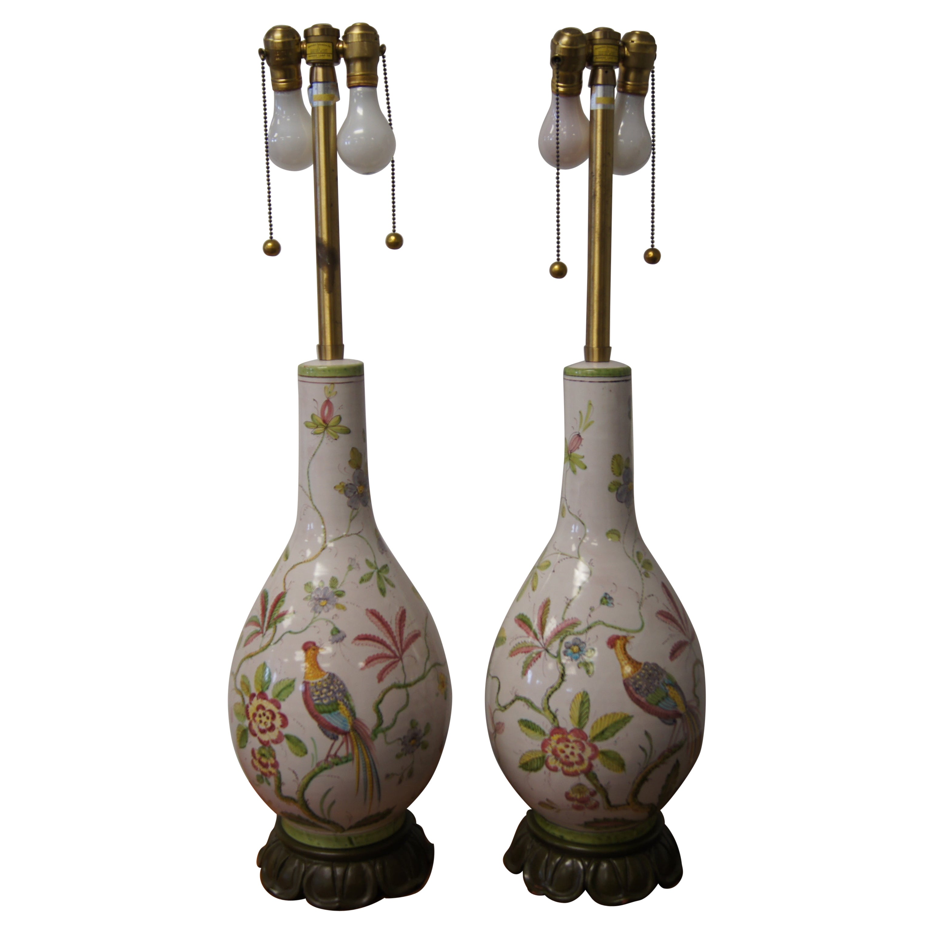 Paire de lampes de table décoratives de Marbro avec faisan et fleurs en vente