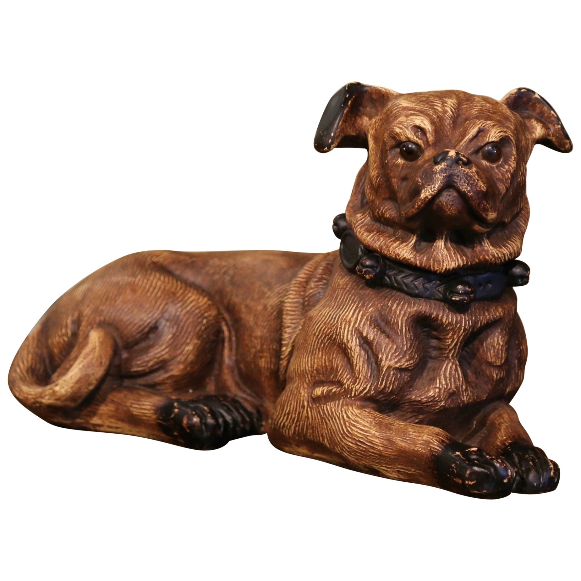 Sculpture française du milieu du siècle dernier de chien en terre cuite avec yeux en verre