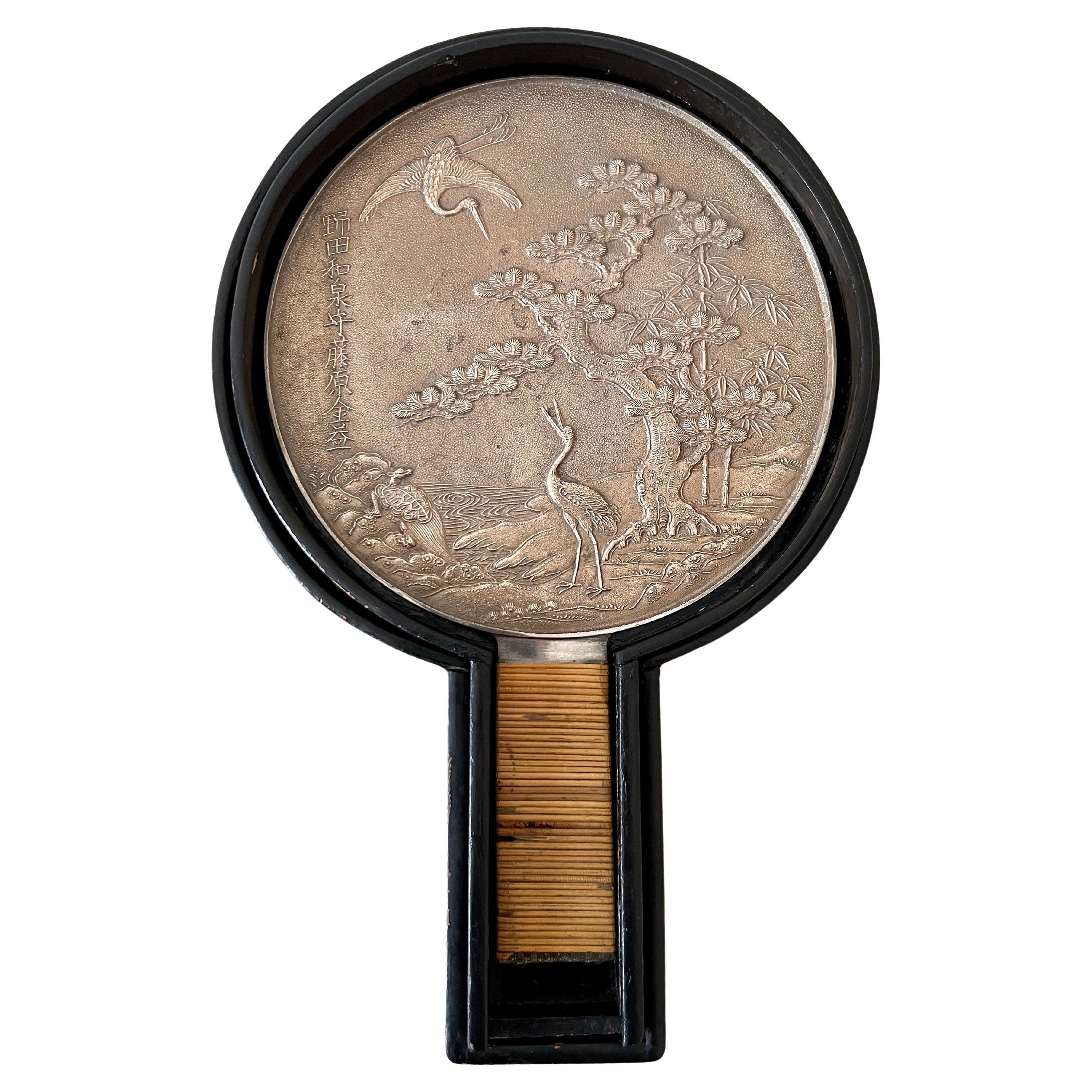 Miroir à main japonais en bronze avec boîte en laque en vente