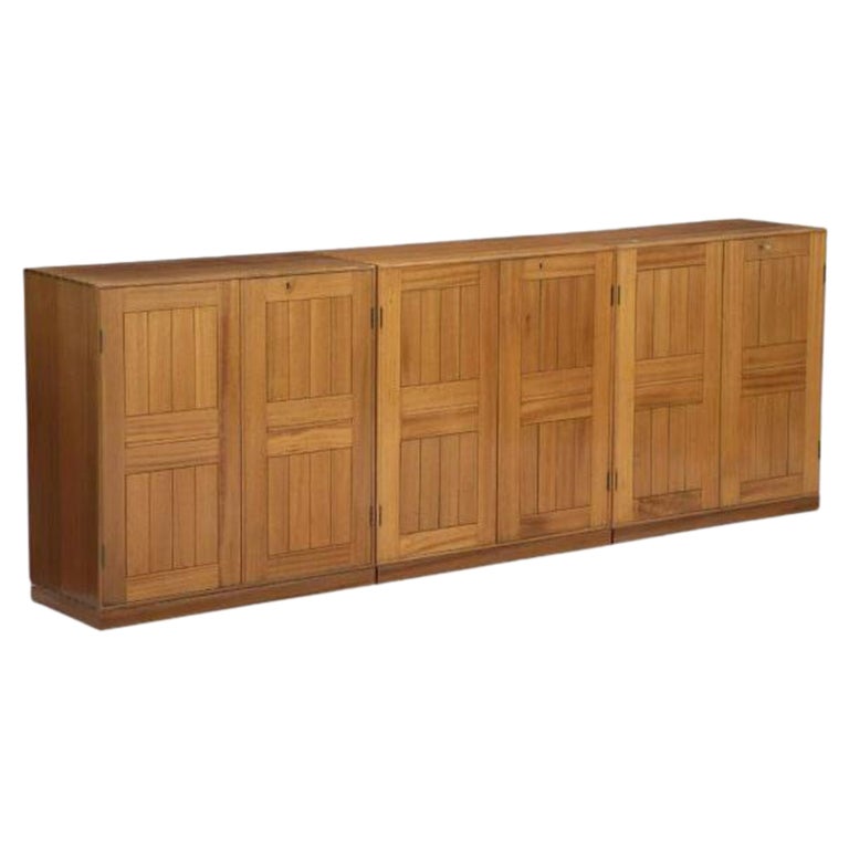 Ensemble de trois armoires en pin blond Mogens Koch en vente