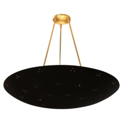 Lustre à suspension conique/convexe en métal noir perforé et laiton sur mesure