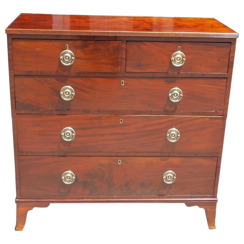 American Hepplewhite Mahogany Reeded Chest of Drawers with Splayed Feet, C. 1790 For Sale