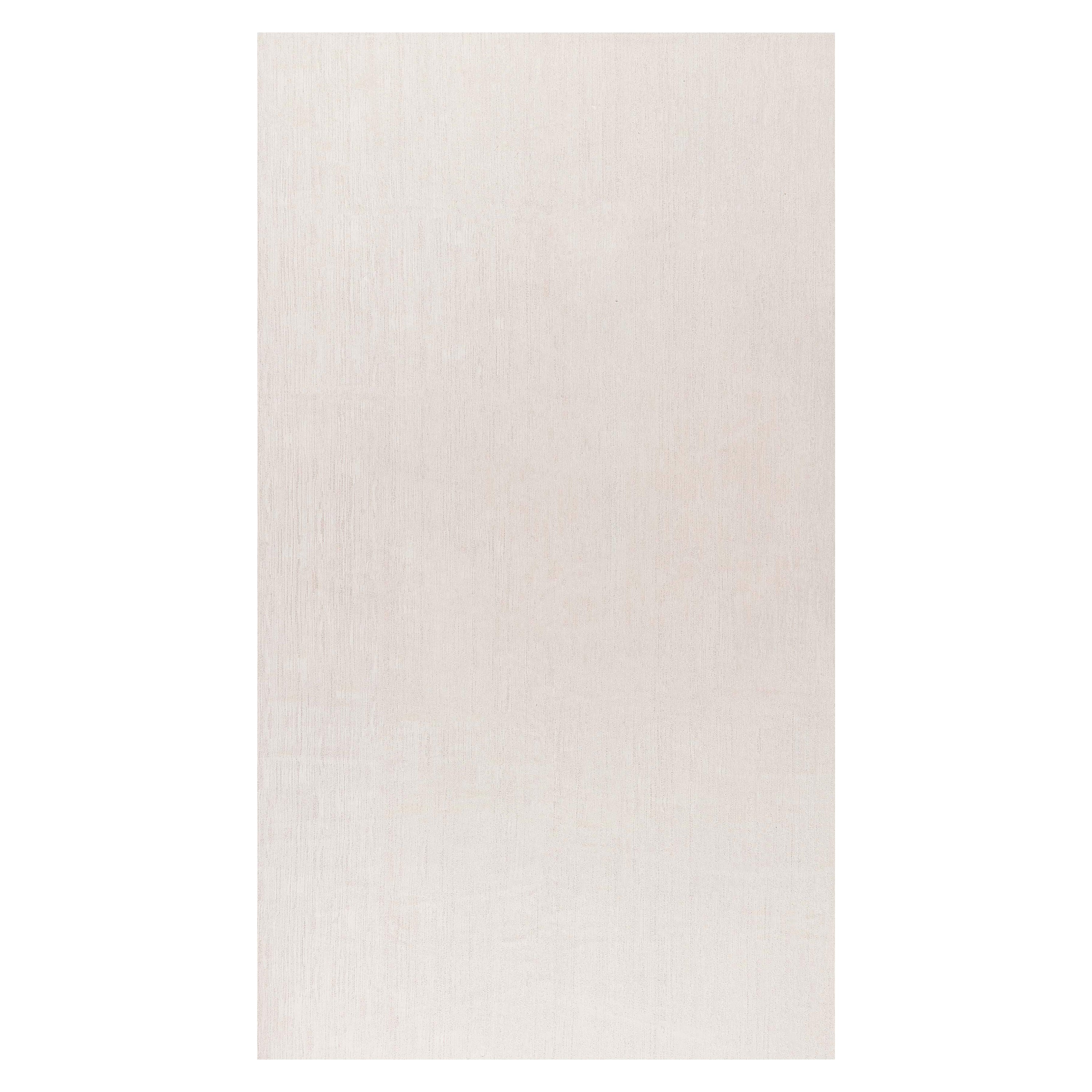 Tapis contemporain beige et blanc à nœuds hauts de gamme de Doris Leslie Blau en vente