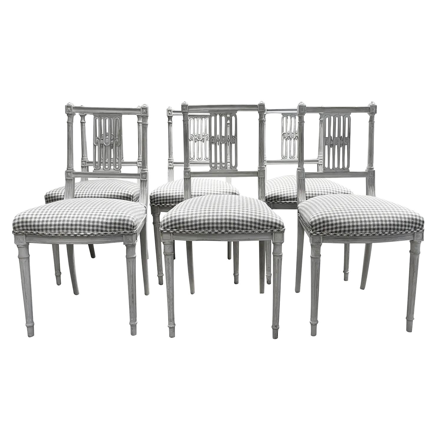 Siglo XIX Conjunto danés gris claro de seis pequeñas sillas auxiliares escandinavas antiguas