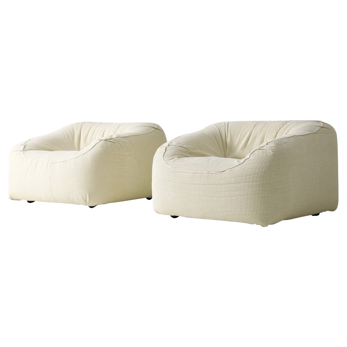 Pair of Oversized Italian Lounge Chairs, 1970s For Sale