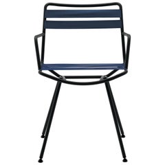 Zanotta Dan Sessel in Blau mit elastischer Sitzfläche und Rückenlehne aus mattschwarzem Stahlgestell
