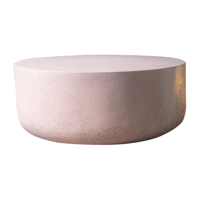 Tisch „Millstone“ aus gegossenem Harz, rosa Schnappdrachen-Finish von Zachary A. Design