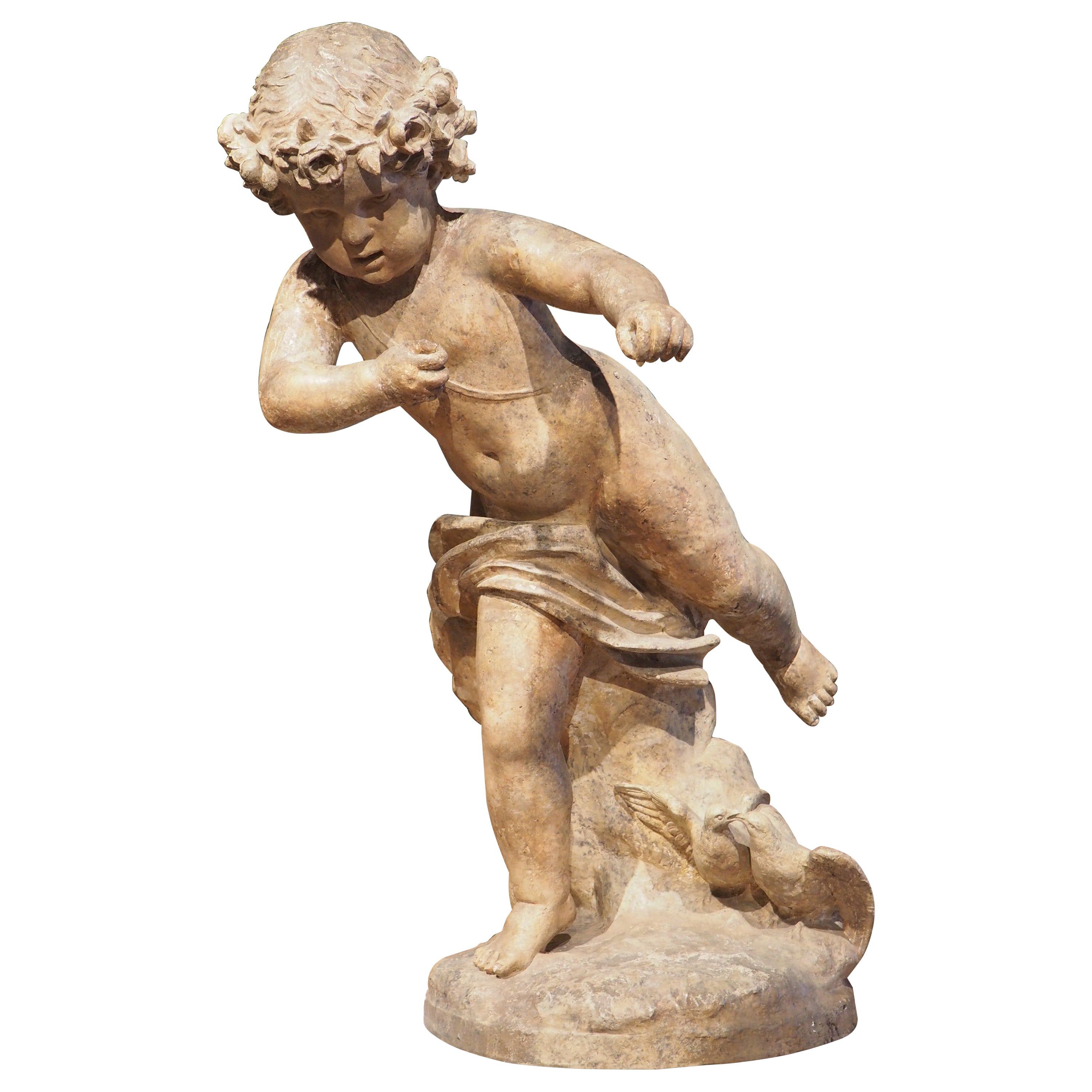 Grande statue de chérubin française du 19ème siècle en plâtre teinté terre cuite en vente