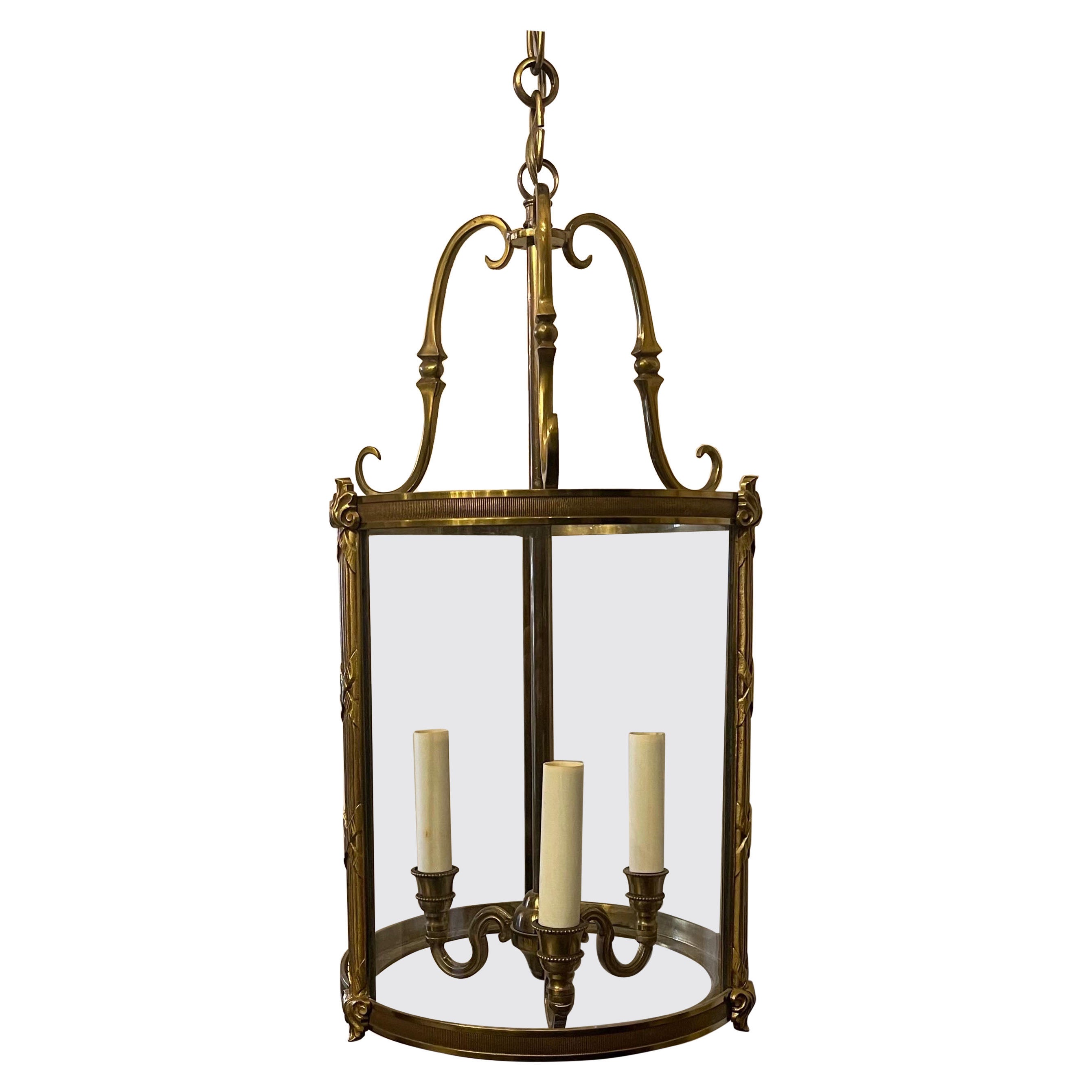 Wonderful Bronze Readed X-Pattern Curved Glass Lantern Neoclassical Bow Fixture For Sale
