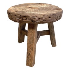 Vieille table d'appoint en bois d'orme