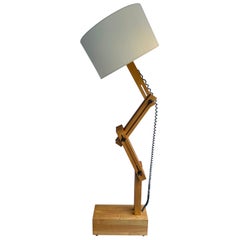 Holz-Stehlampe mit Gelenk von Daniel Pigeon, Frankreich, 1970er Jahre