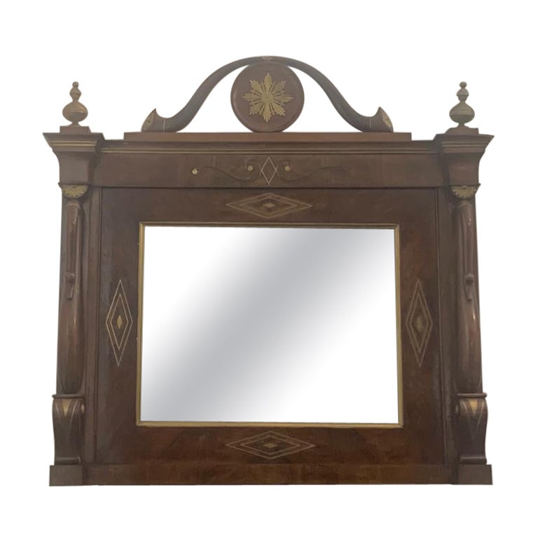 Genovesischer Spiegel mit Intarsien aus Nussbaumholz und kleinen Teilen aus Messing im Angebot