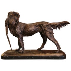 Sculpture française ancienne représentant un chien de chasse et un faisan sur socle en marbre signée PJ Mene