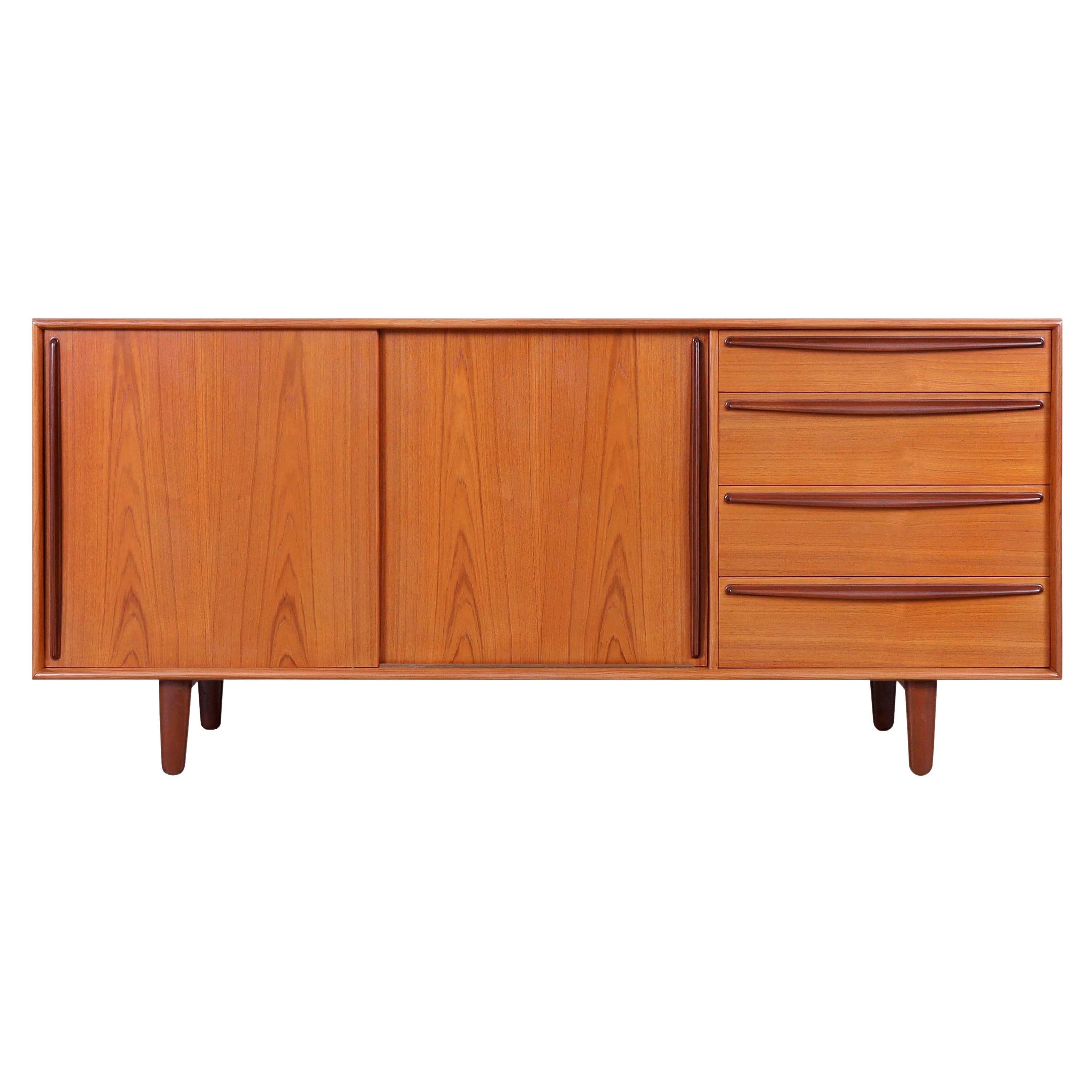 Dänische Moderne Teakholz-Credenza von Svend A. Madsen für Falster Møbelfabrik