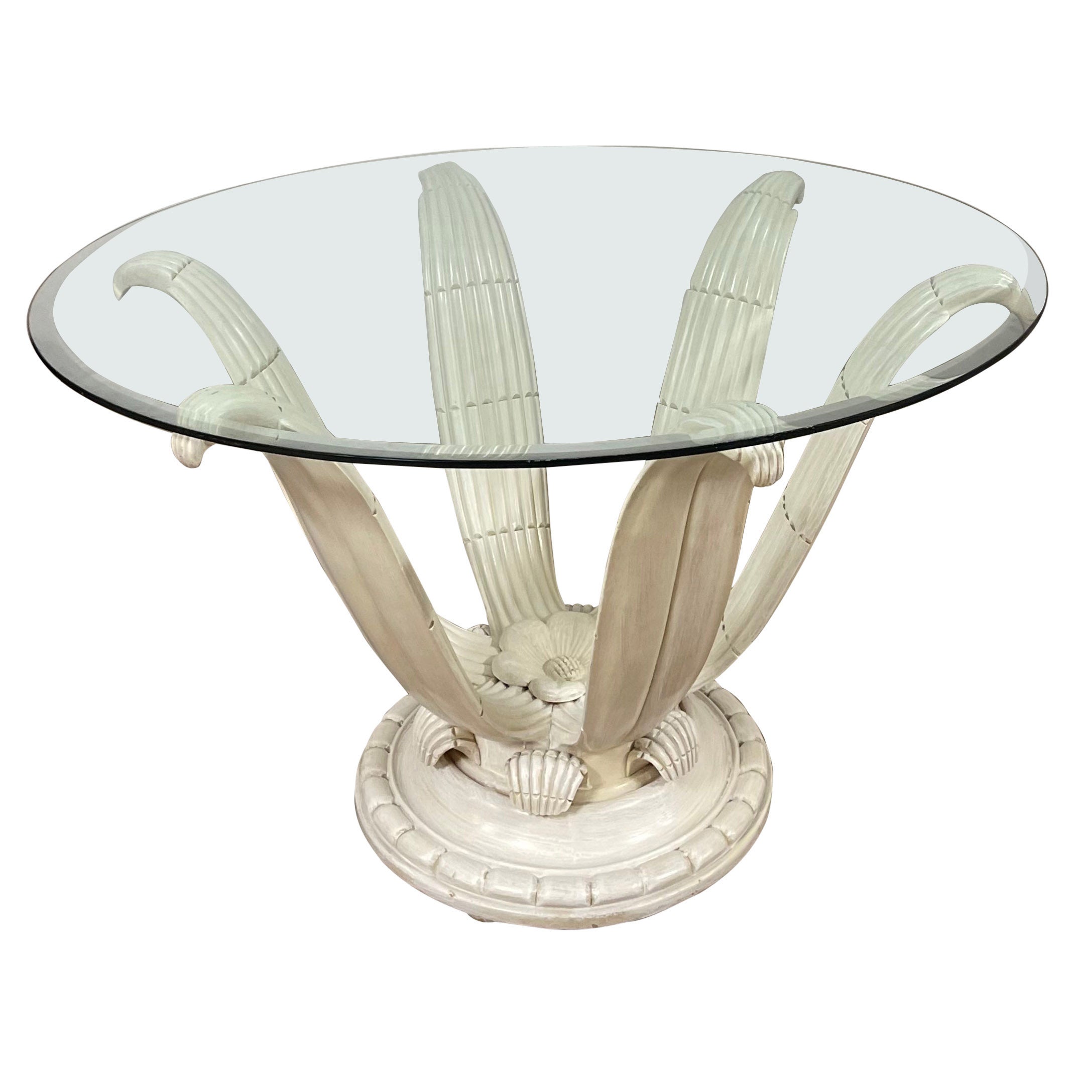 Table centrale ou de salle à manger italienne sculptée et cérusée de l'époque Hollywood Regency en vente