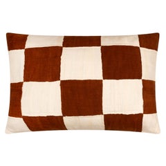 Couvercle de coussin contemporain à carreaux bruns et blancs, tissé à la main au Mali