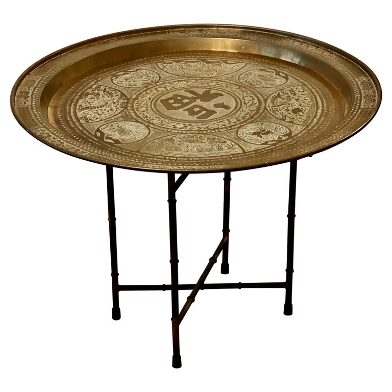 Ancienne table à plateau marocaine en laiton fabriquée à la main avec base  pliante En vente sur 1stDibs | table plateau marocain, table orientale  marocaine