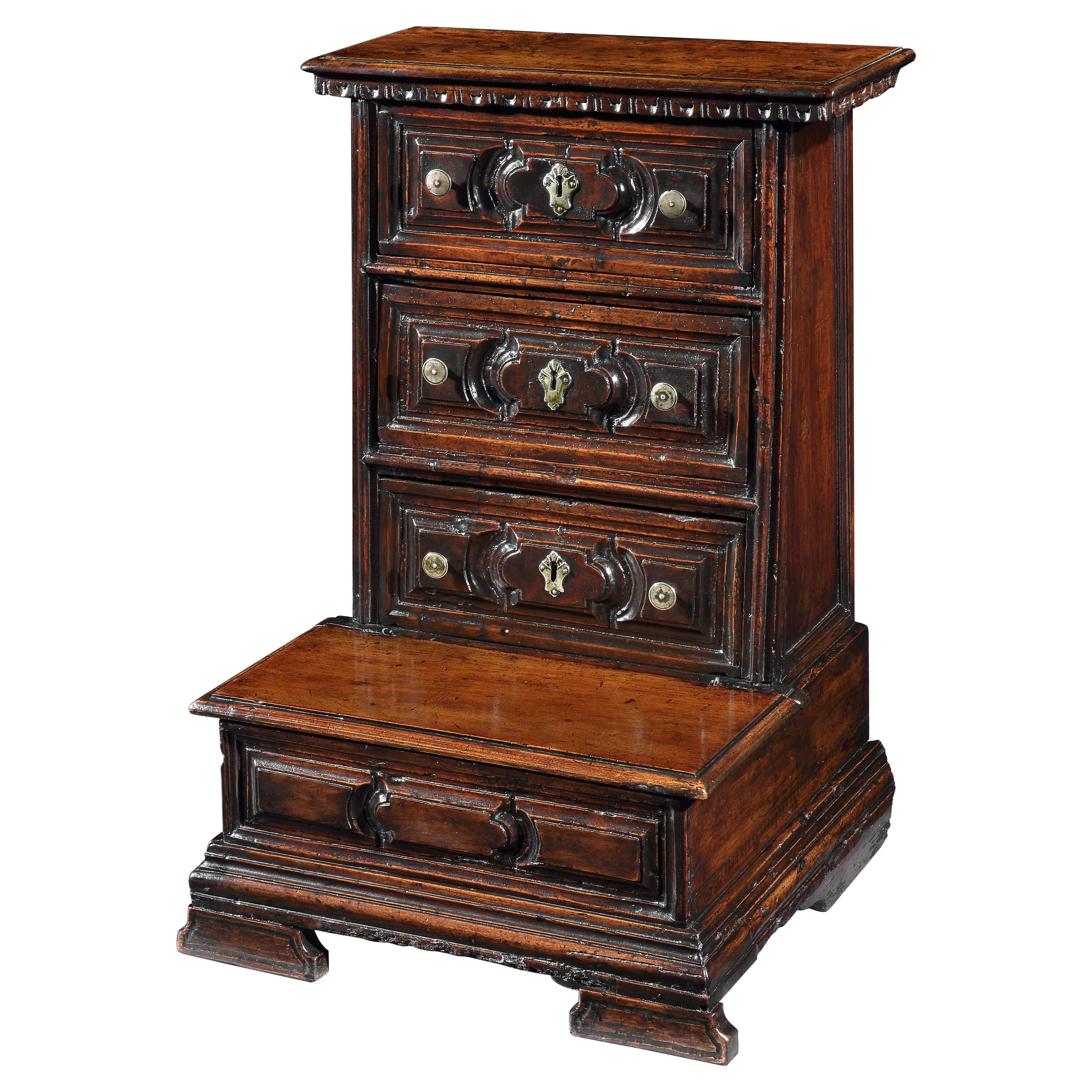 Chest of Drawers Table Kneeler Inginocciatoio Walnut Venice Rule Carved Baroque For Sale