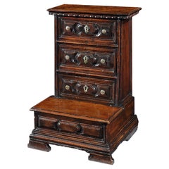 Chest of Drawers Table Kneeler Inginocciatoio Walnut Venice Rule Carved Baroque