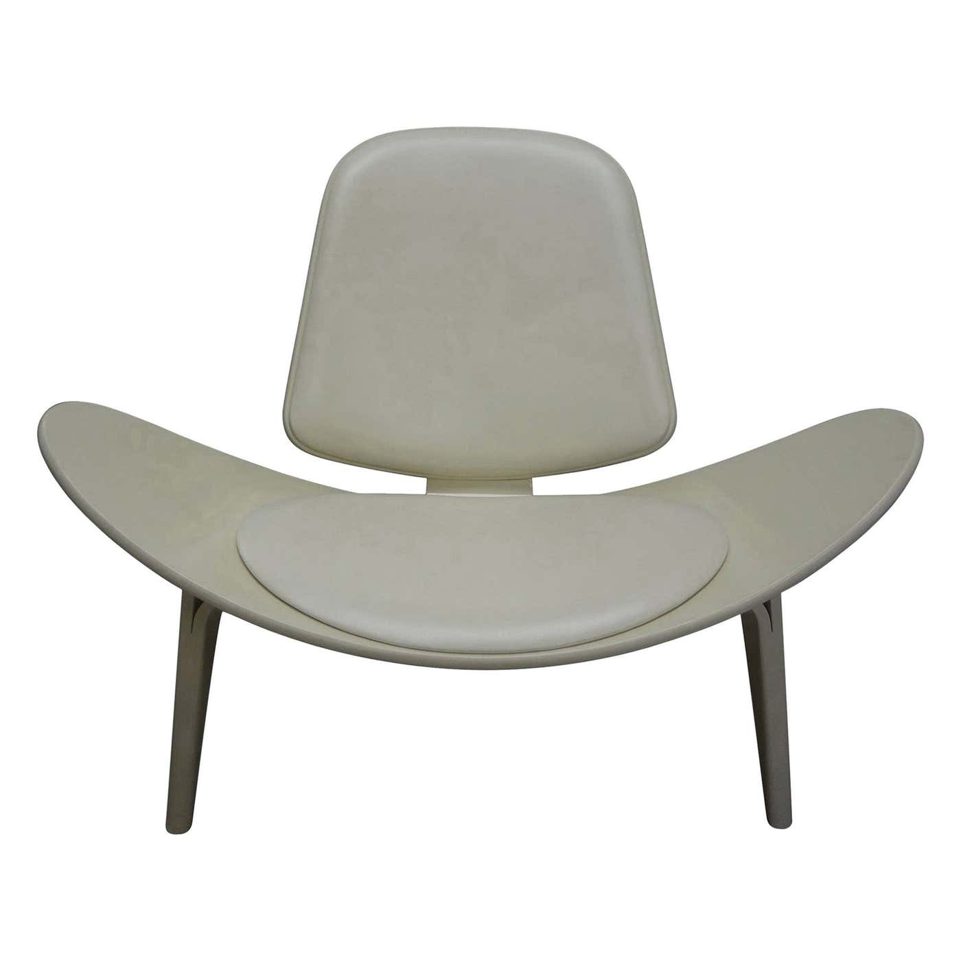 Iconic 20th Century Hans Wegner Lacquer and Leather Shell Chair For ...