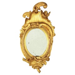 Miroir Art nouveau en bois doré sculpté à petite échelle