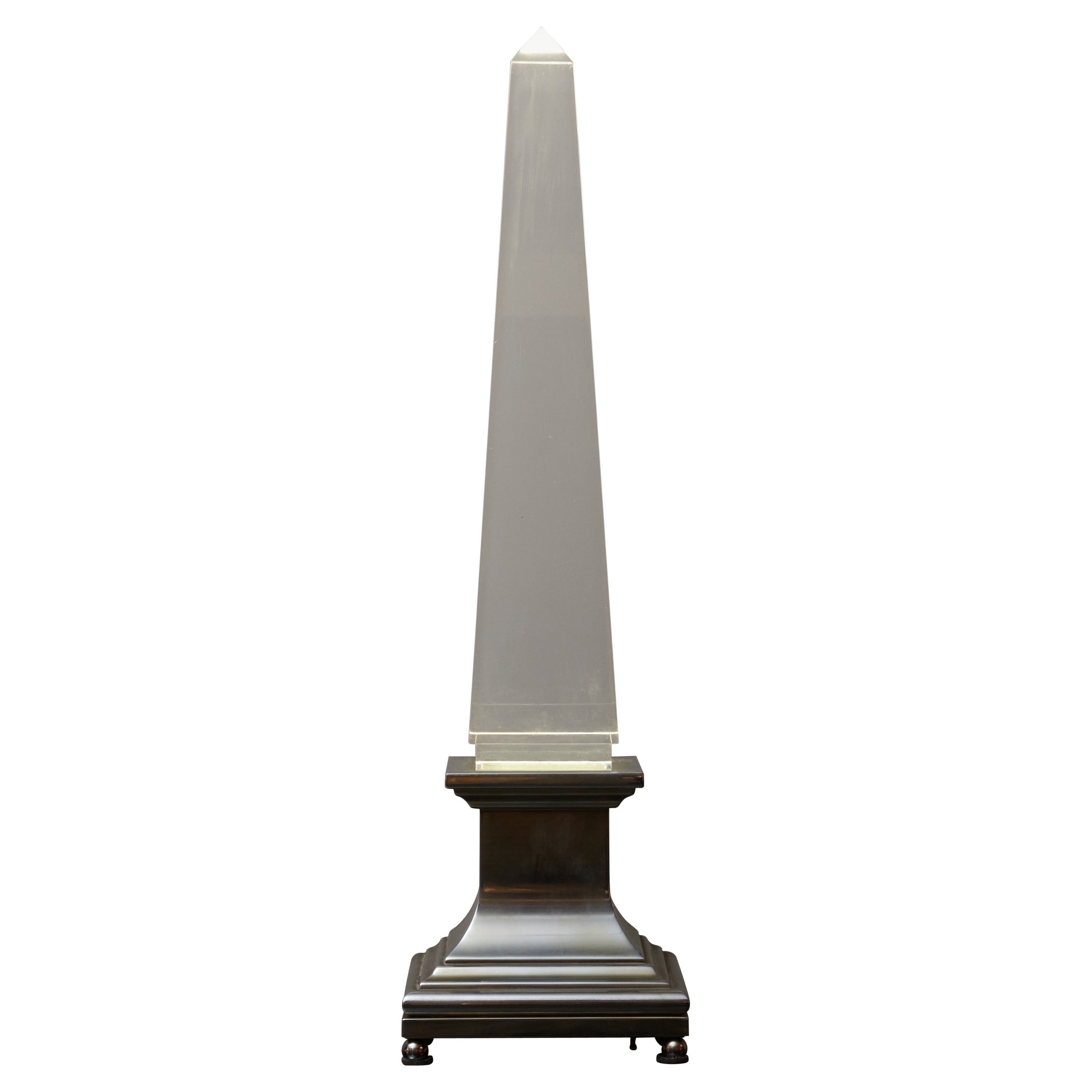 Lucite and Brass Obelisk Table Lamp by Sandro Petti for Maison Jansen For Sale