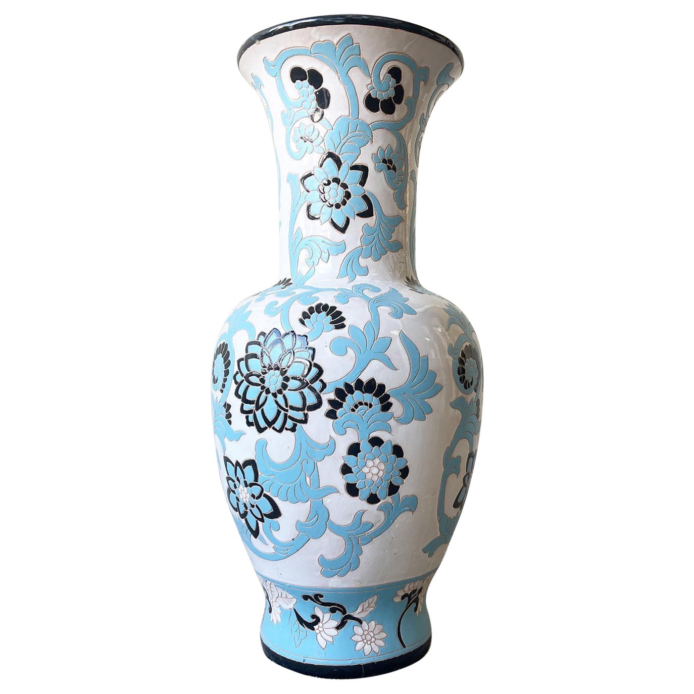 Vase de sol asiatique en poterie de fleurs de lotus blanches, noires et bleues en vente