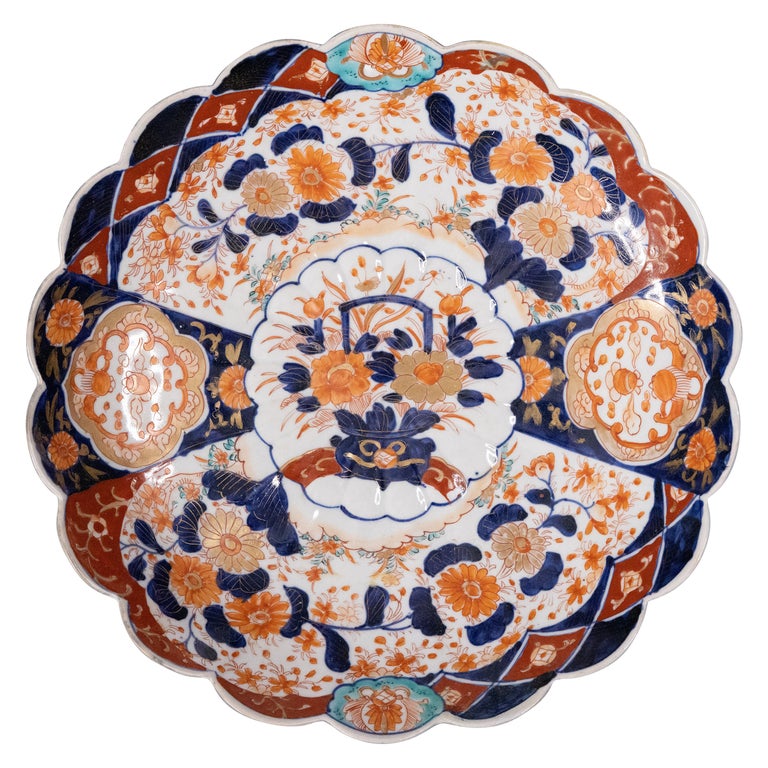 19th Century Japanese Imari Scalloped Charger Plate For Sale