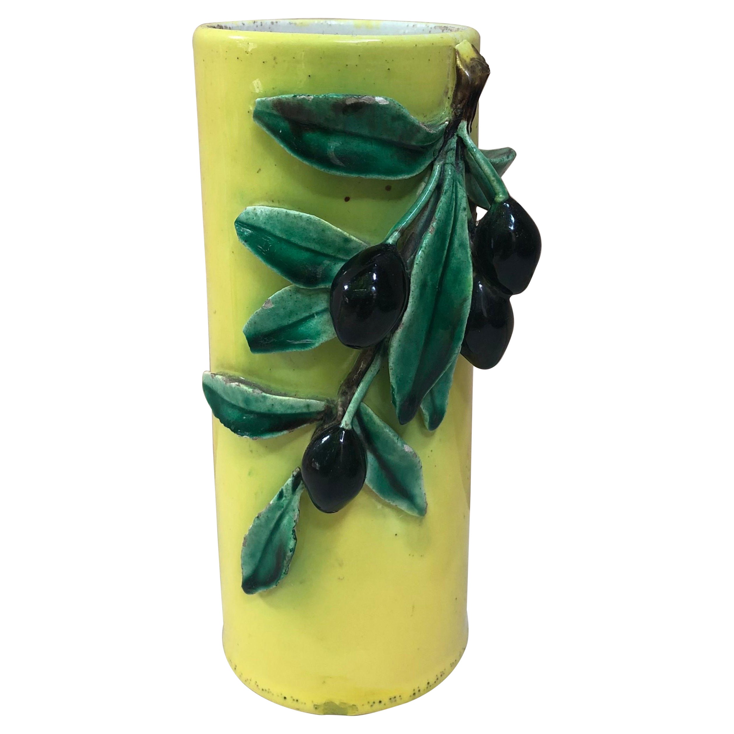 Rare vase en majolique du 19ème siècle avec olives Perret Gentil Menton en vente