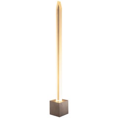 Lampada da terra Contemporary 02°52 "S, acrilico opaco e alluminio, di Yonathan Moore