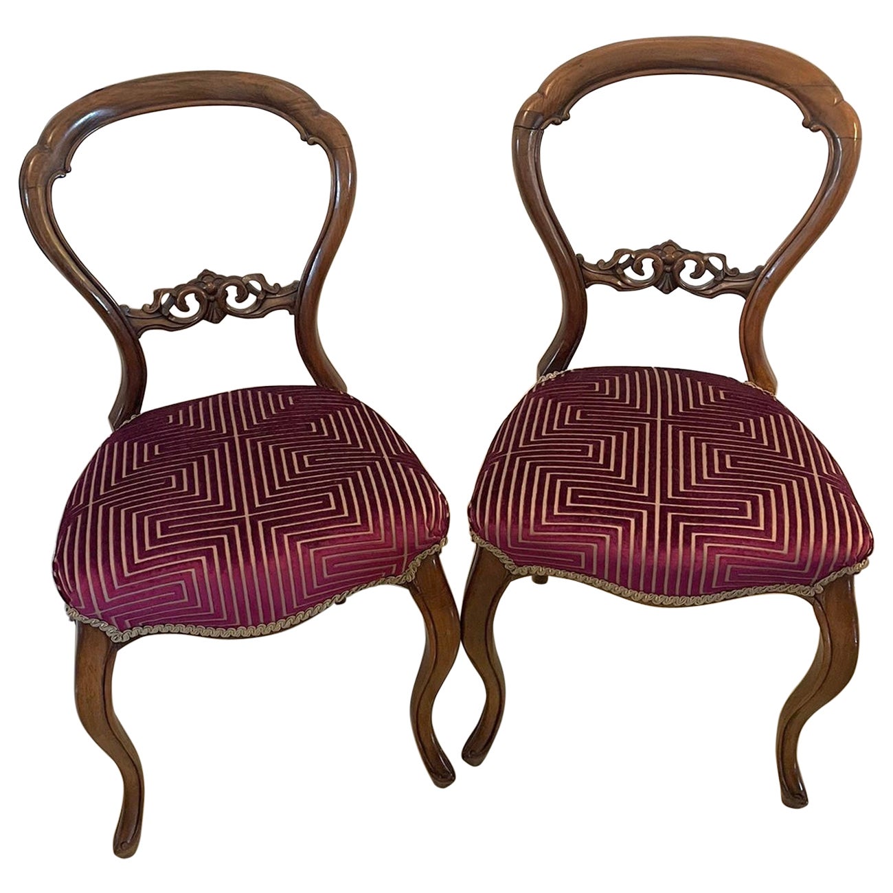 Pair of Antique Victorian Quality Carved Walnut Side Chairs For Sale